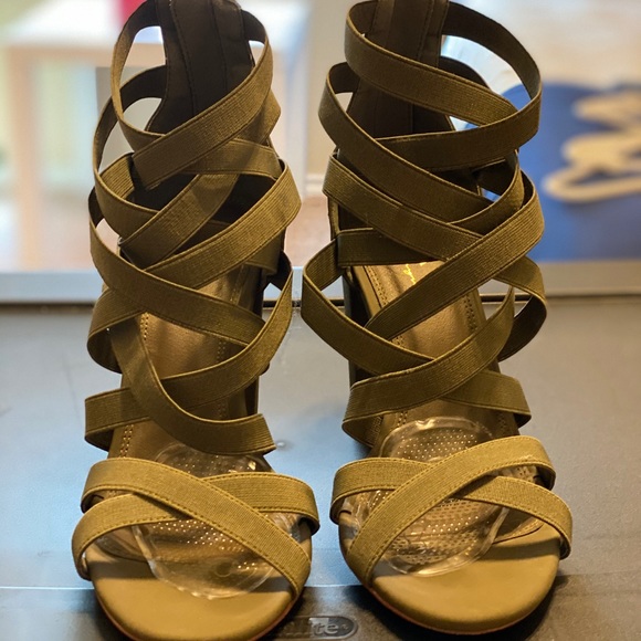 Heels - Picture 2 of 3